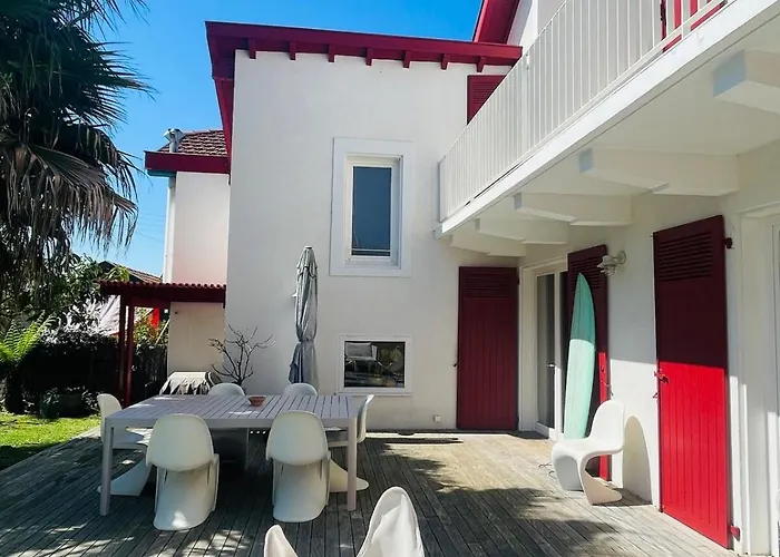 Semesterbostad Maison Etxe Marie Avec Piscine Golf St Charles Biarritz